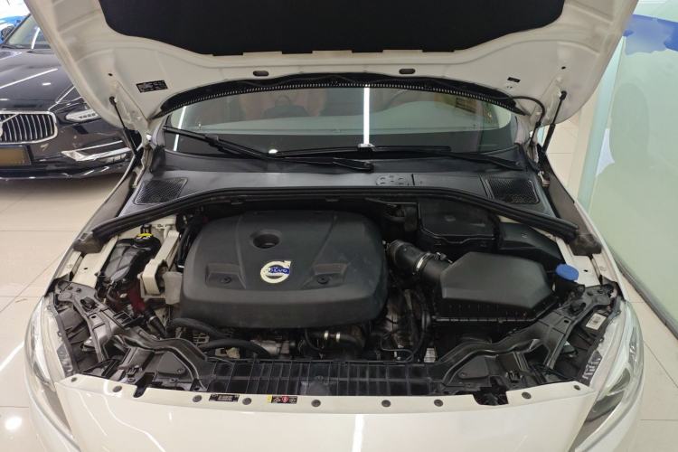 Used Volvo V60 2015 T5 Zhiyi Edition Engine Bay