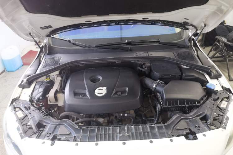 Used Volvo V60 2015 T5 Zhiya Edition Engine Bay