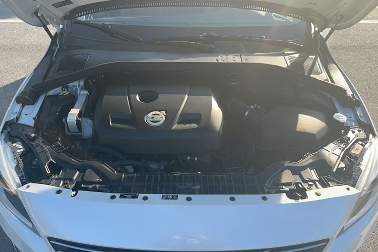 Used Volvo V60 2015 T5 Zhiya Edition Engine Bay