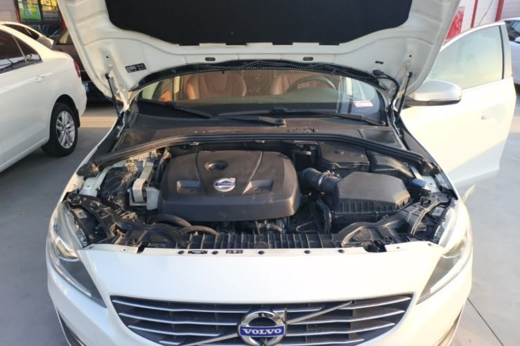 Used Volvo V60 2015 T5 Zhiya Edition Engine Bay