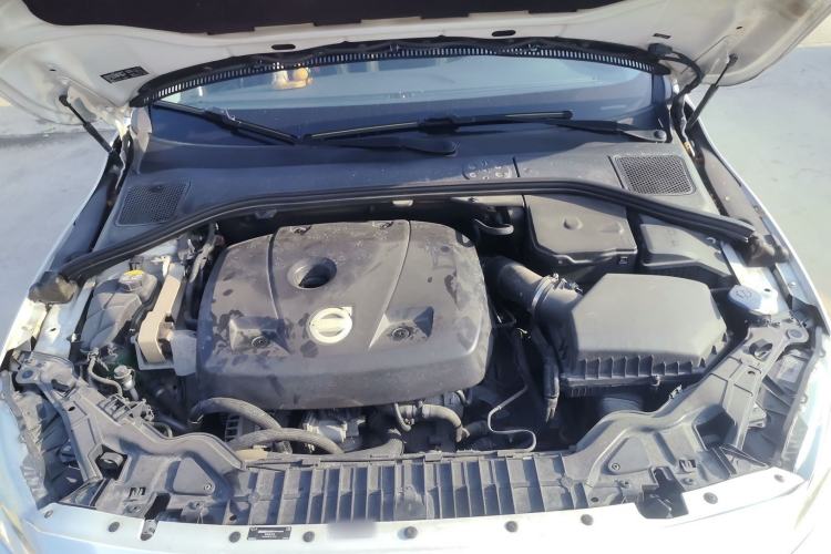 Used Volvo V60 2015 T5 Zhiya Edition Engine Bay