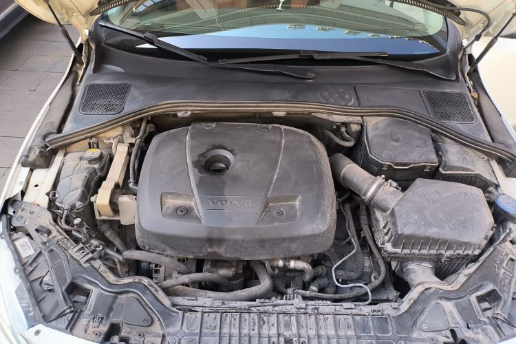 Used Volvo V60 2015 T5 Zhiyi Edition Engine Bay