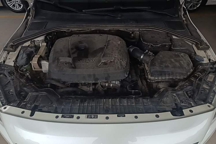Used Volvo V60 2015 T5 Zhiya Edition Engine Bay