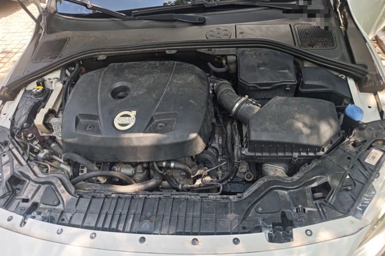 Used Volvo V60 2015 T5 Zhiya Edition Engine Bay