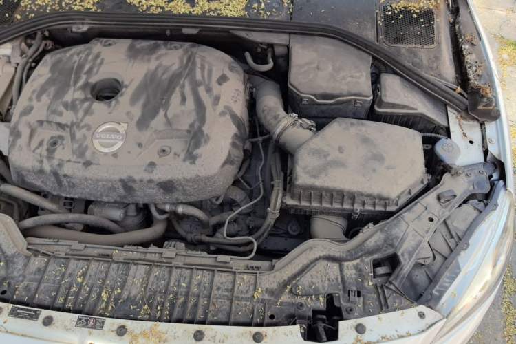 Used Volvo V60 2015 T5 Zhiya Edition Engine Bay Left