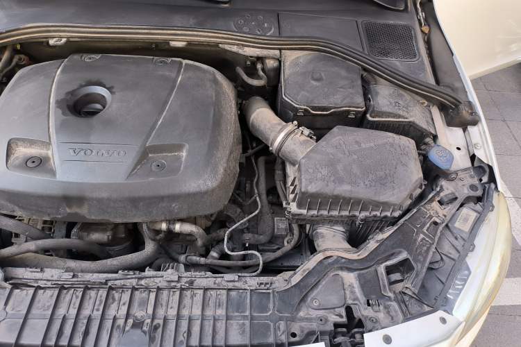 Used Volvo V60 2015 T5 Zhiyi Edition Engine Bay Left