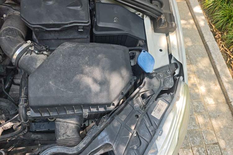 Used Volvo V60 2015 T5 Zhiya Edition Engine Bay Left