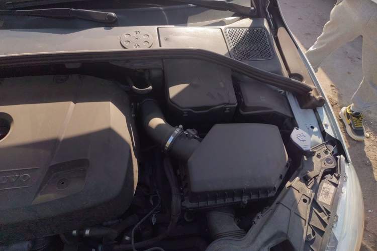 Used Volvo V60 2015 T5 Zhiyi Edition Engine Bay Left
