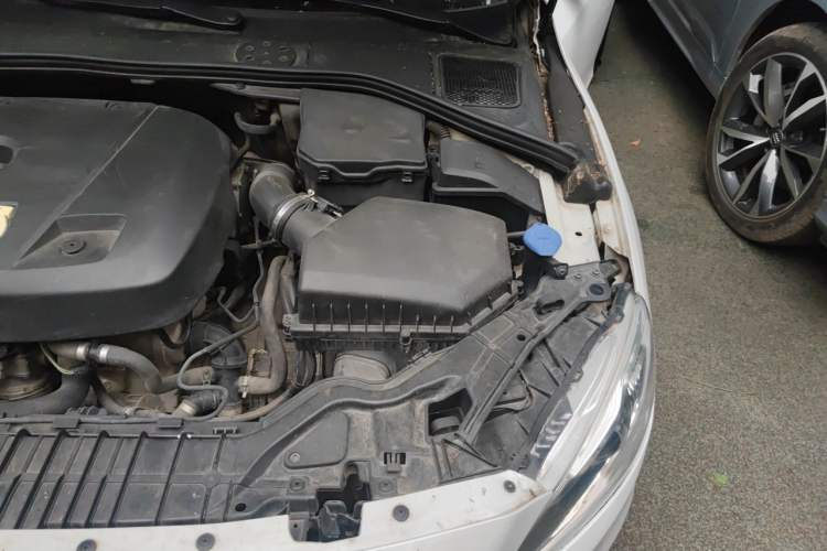 Used Volvo V60 2015 T5 Zhiyi Edition Engine Bay Left