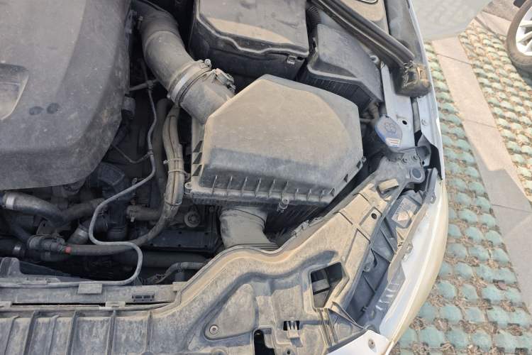 Used Volvo V60 2015 T5 Zhiya Edition Engine Bay Left
