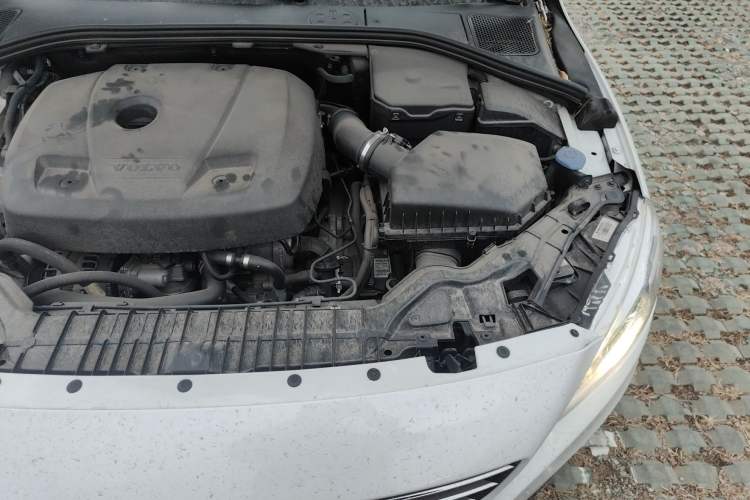 Used Volvo V60 2015 T5 Zhiyi Edition Engine Bay Left