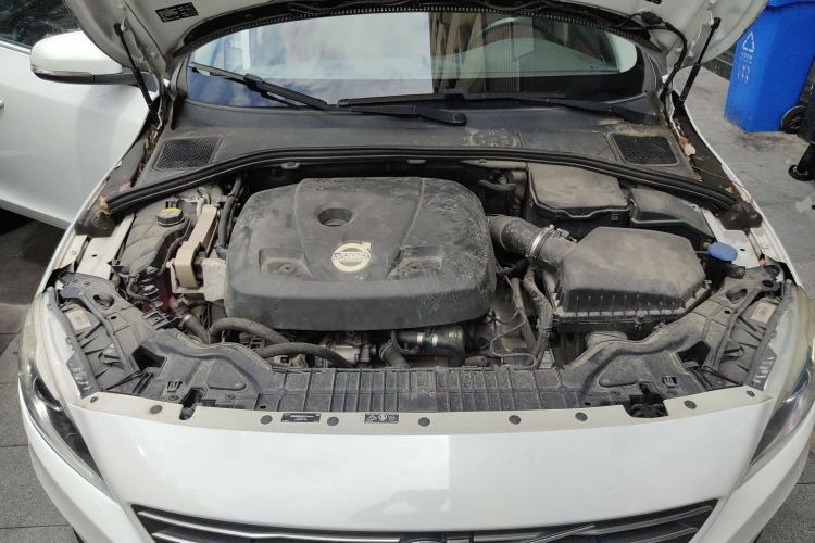 Used Volvo V60 2015 T5 Zhiya Edition Engine Bay