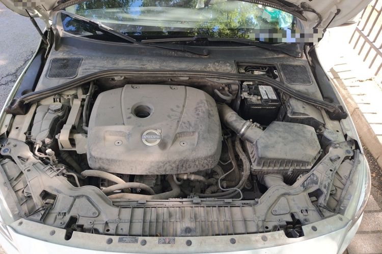 Used Volvo V60 2015 T5 Zhiya Edition Engine Bay