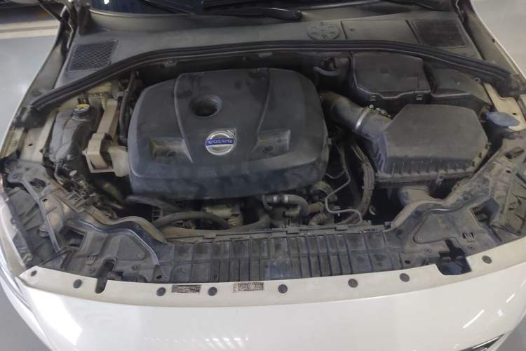 Used Volvo V60 2015 T5 Zhiya Edition Engine Bay