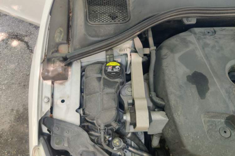 Used Volvo V60 2015 T5 Zhiya Edition Engine Bay Right