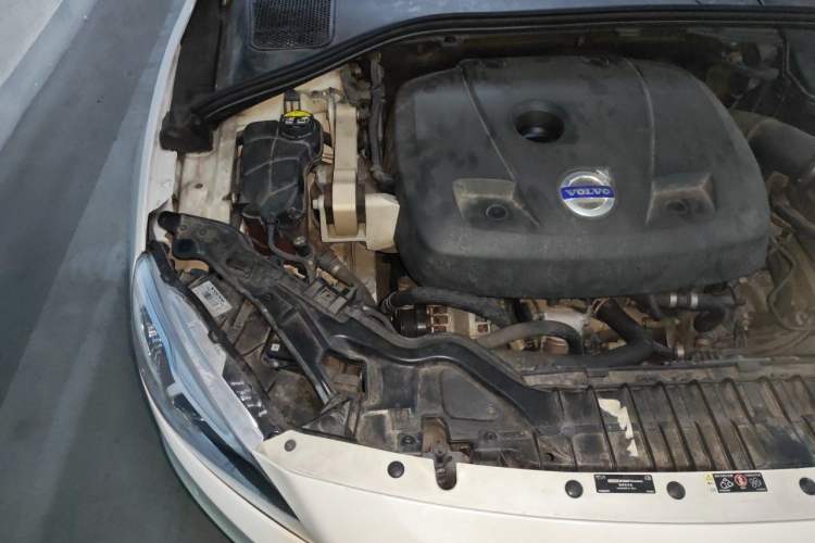 Used Volvo V60 2015 T5 Zhiya Edition Engine Bay Right