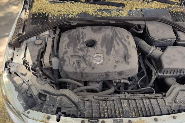 Used Volvo V60 2015 T5 Zhiya Edition Engine Bay Right