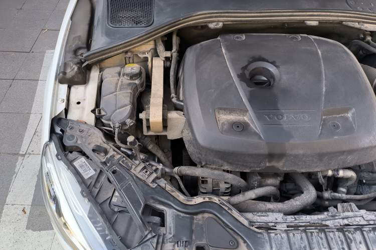 Used Volvo V60 2015 T5 Zhiyi Edition Engine Bay Right