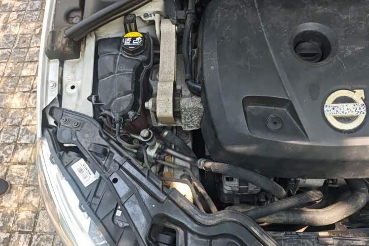 Used Volvo V60 2015 T5 Zhiya Edition Engine Bay Right
