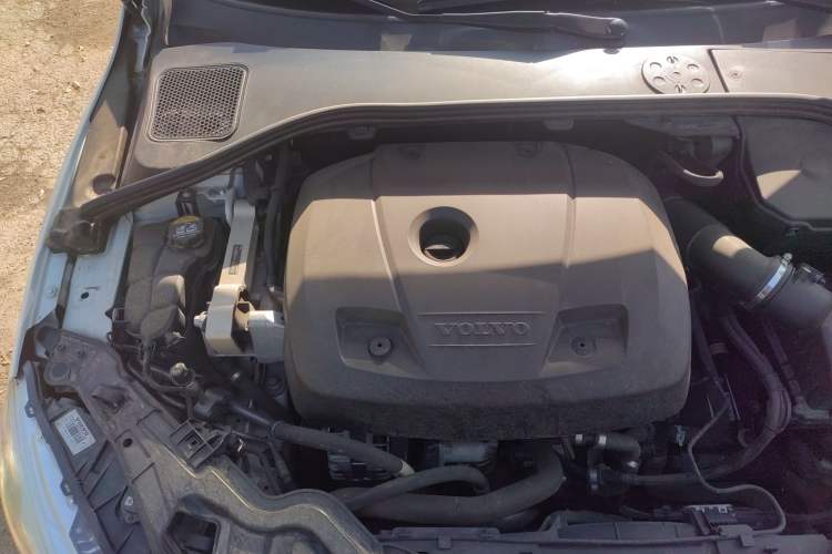 Used Volvo V60 2015 T5 Zhiyi Edition Engine Bay Right