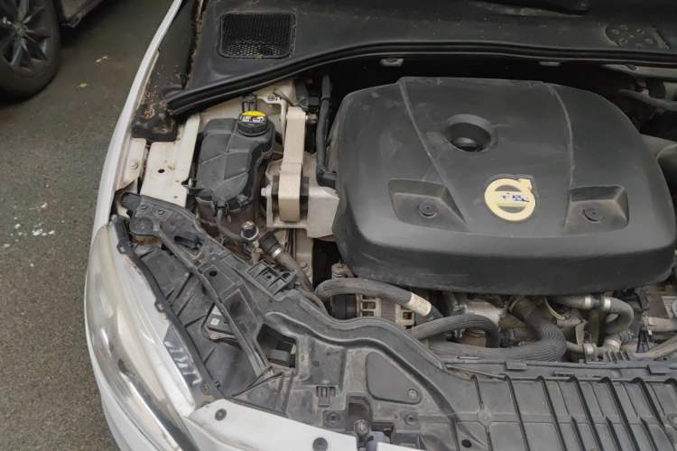 Used Volvo V60 2015 T5 Zhiyi Edition Engine Bay Right