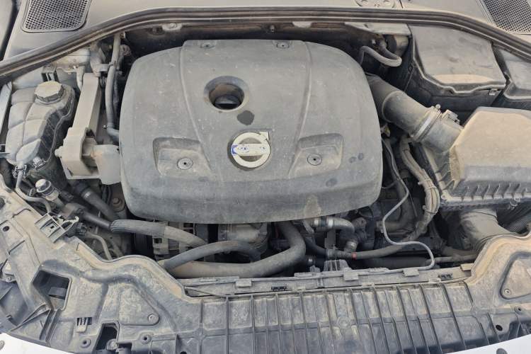 Used Volvo V60 2015 T5 Zhiya Edition Engine Bay