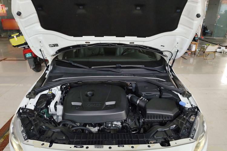 Used Volvo V60 2015 T5 Zhiyi Edition Engine Bay