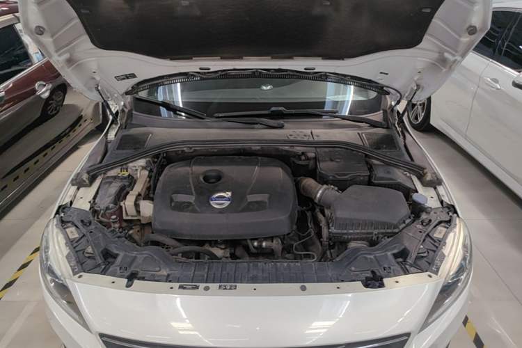 Used Volvo V60 2015 T5 Zhiyi Edition Engine Bay