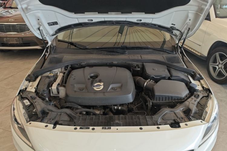 Used Volvo V60 2015 T5 Zhiya Edition Engine Bay