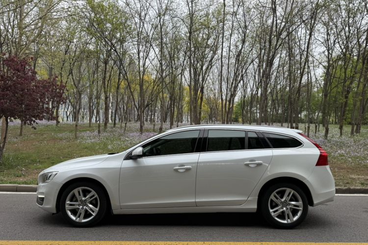 Used Volvo V60 2015 T5 Zhiya Edition Exterior 3