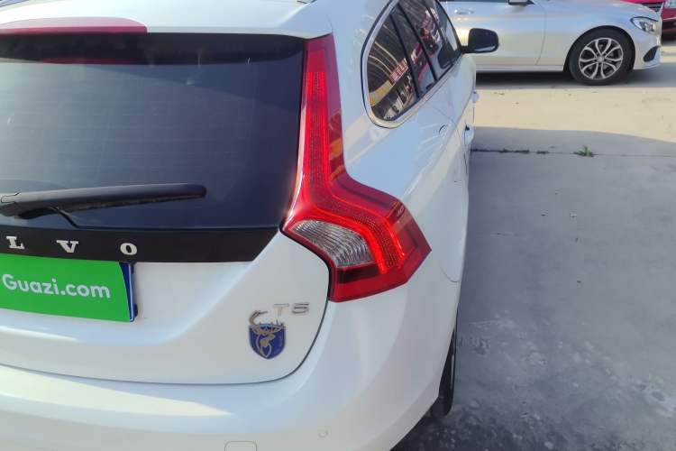 Used Volvo V60 2015 T5 Zhiya Edition Exterior 3