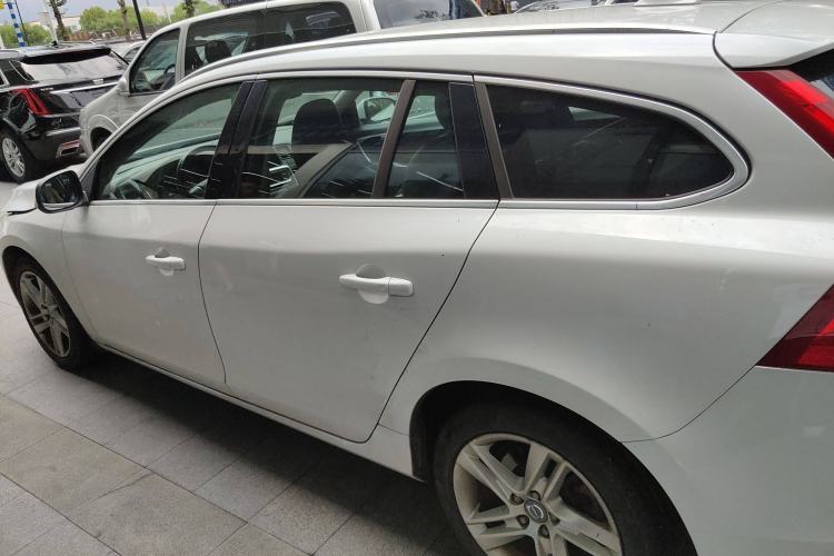 Used Volvo V60 2015 T5 Zhiya Edition Exterior 3