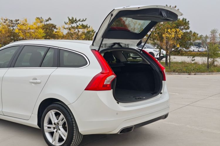 Used Volvo V60 2015 T5 Zhiya Edition Exterior 3