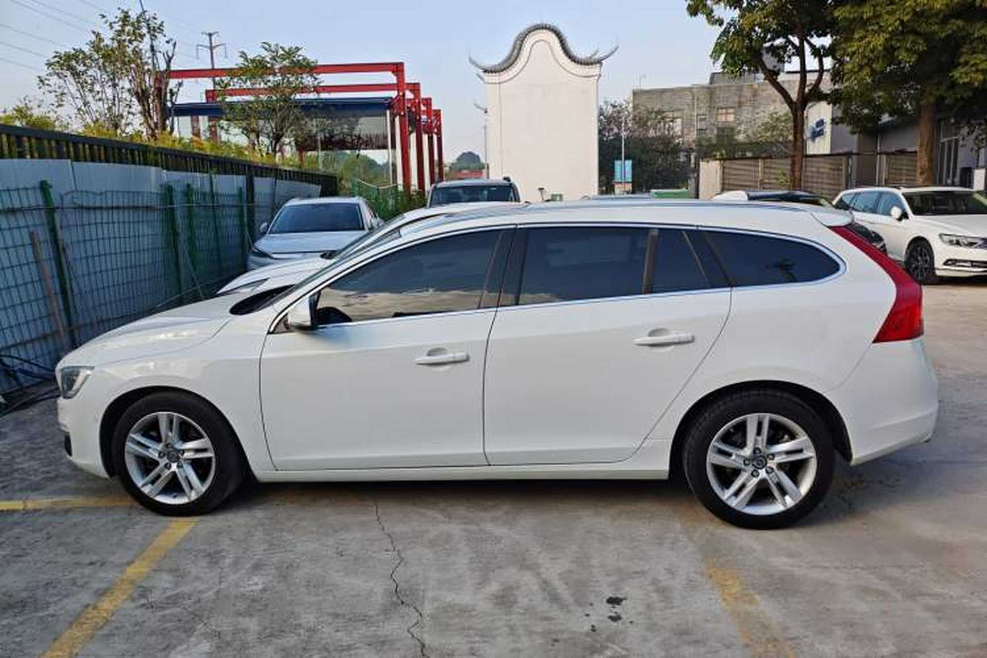Used Volvo V60 2015 T5 Zhiya Edition Exterior 3