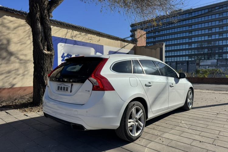 Used Volvo V60 2015 T5 Zhiya Edition Exterior 5