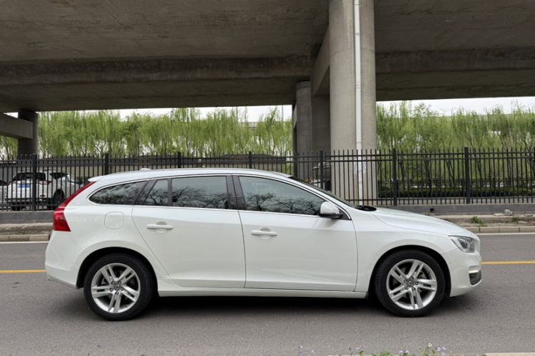 Used Volvo V60 2015 T5 Zhiya Edition Exterior 6