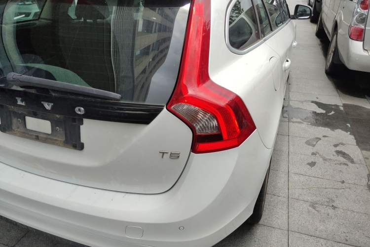 Used Volvo V60 2015 T5 Zhiya Edition Exterior 6