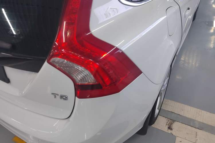 Used Volvo V60 2015 T5 Zhiya Edition Exterior 6