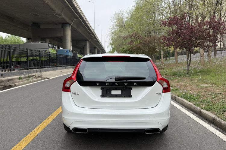 Used Volvo V60 2015 T5 Zhiya Edition Exterior 7