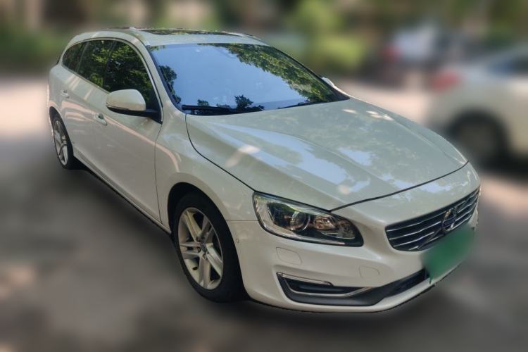 Used Volvo V60 2015 T5 Zhiya Edition Front Right 45 Deg