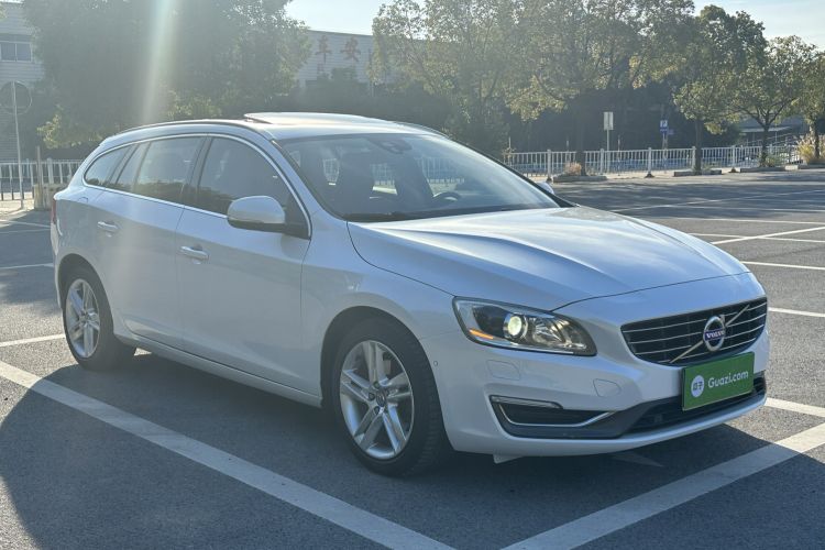 Used Volvo V60 2015 T5 Zhiya Edition Front Right 45 Deg