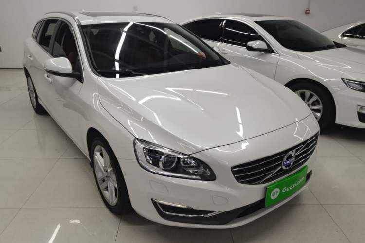 Used Volvo V60 2015 T5 Zhiya Edition Front Right 45 Deg