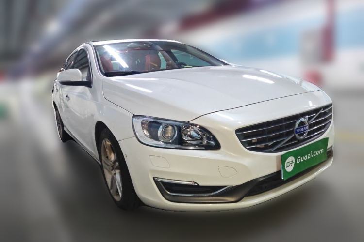 Used Volvo V60 2015 T5 Zhiya Edition Front Right 45 Deg