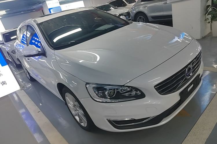 Used Volvo V60 2015 T5 Zhiyi Edition Front Right 45 Deg
