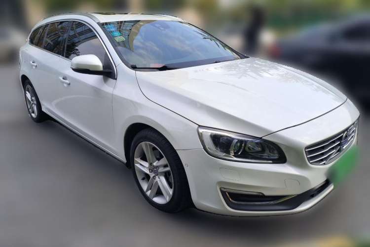 Used Volvo V60 2015 T5 Zhiya Edition Front Right 45 Deg