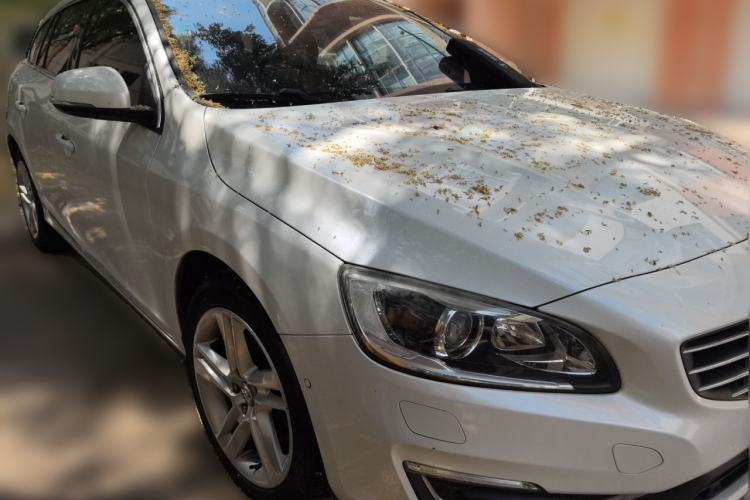 Used Volvo V60 2015 T5 Zhiya Edition Front Right 45 Deg