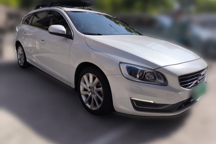 Used Volvo V60 2015 T5 Zhiyi Edition Front Right 45 Deg