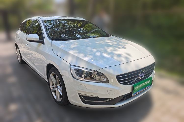 Used Volvo V60 2015 T5 Zhiya Edition Front Right 45 Deg