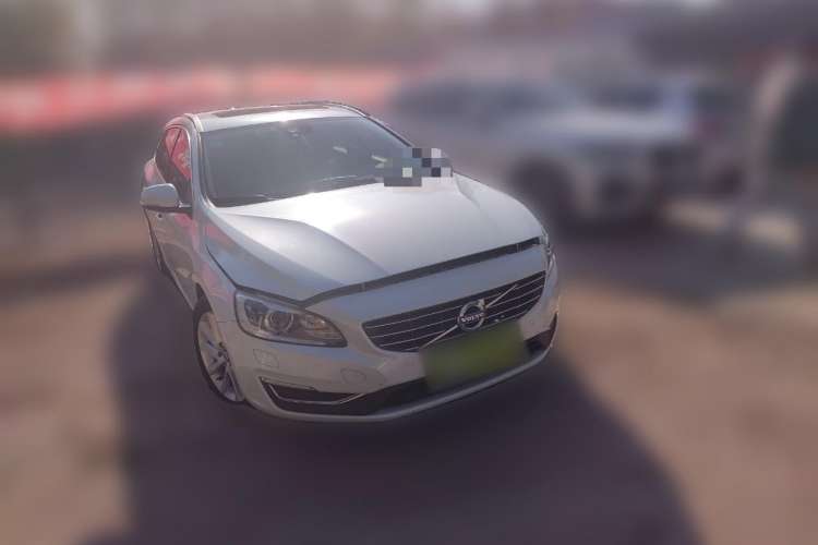 Used Volvo V60 2015 T5 Zhiyi Edition Front Right 45 Deg