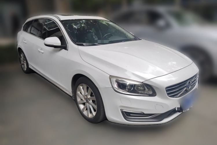 Used Volvo V60 2015 T5 Zhiyi Edition Front Right 45 Deg